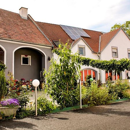 Отель Haus Marianne Franzhausen Экстерьер фото